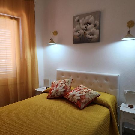 Affittacamere Le Rondini Domus De Maria Buitenkant foto