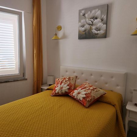 Affittacamere Le Rondini Domus De Maria Buitenkant foto