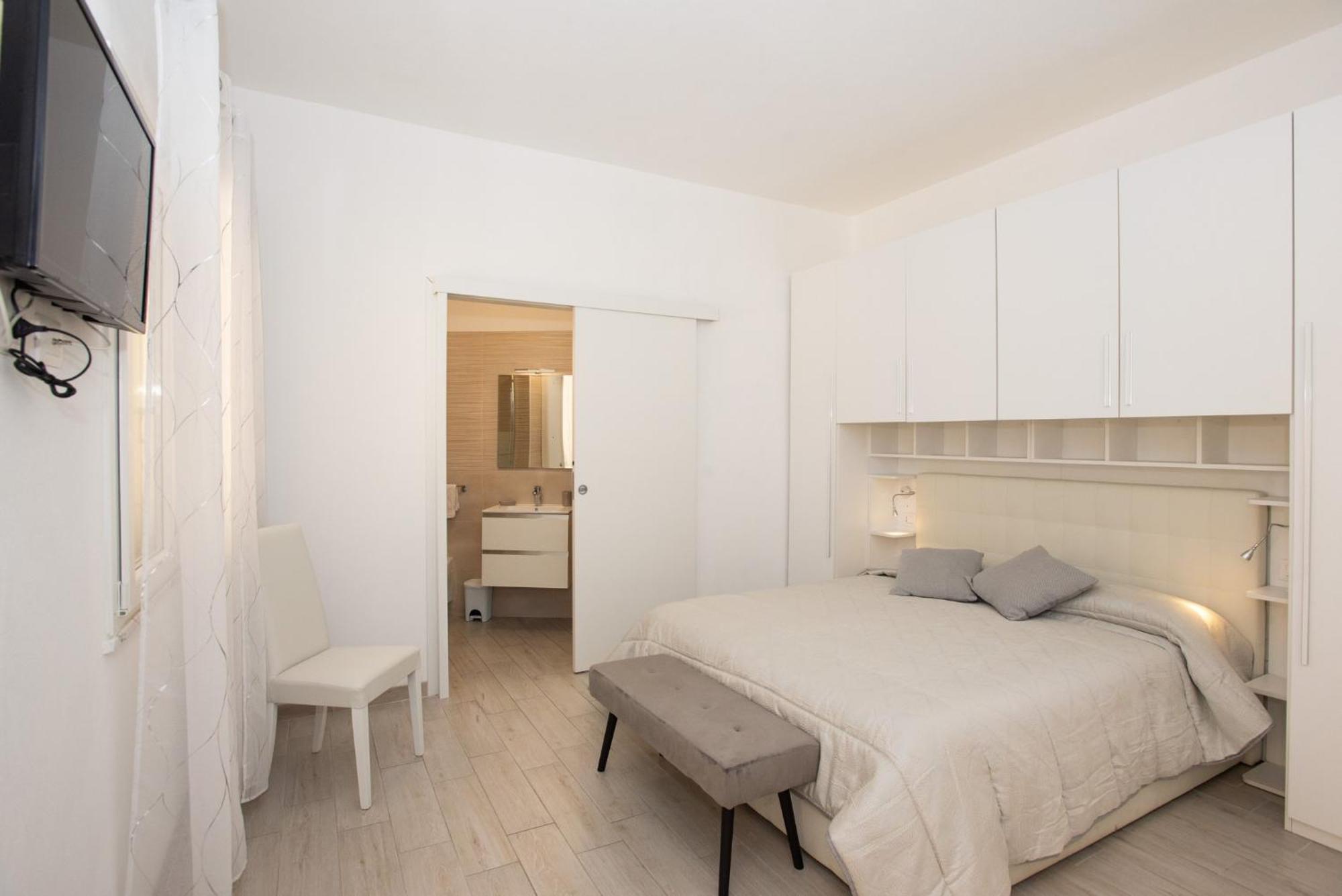 Affittacamere Le Rondini Domus De Maria Buitenkant foto