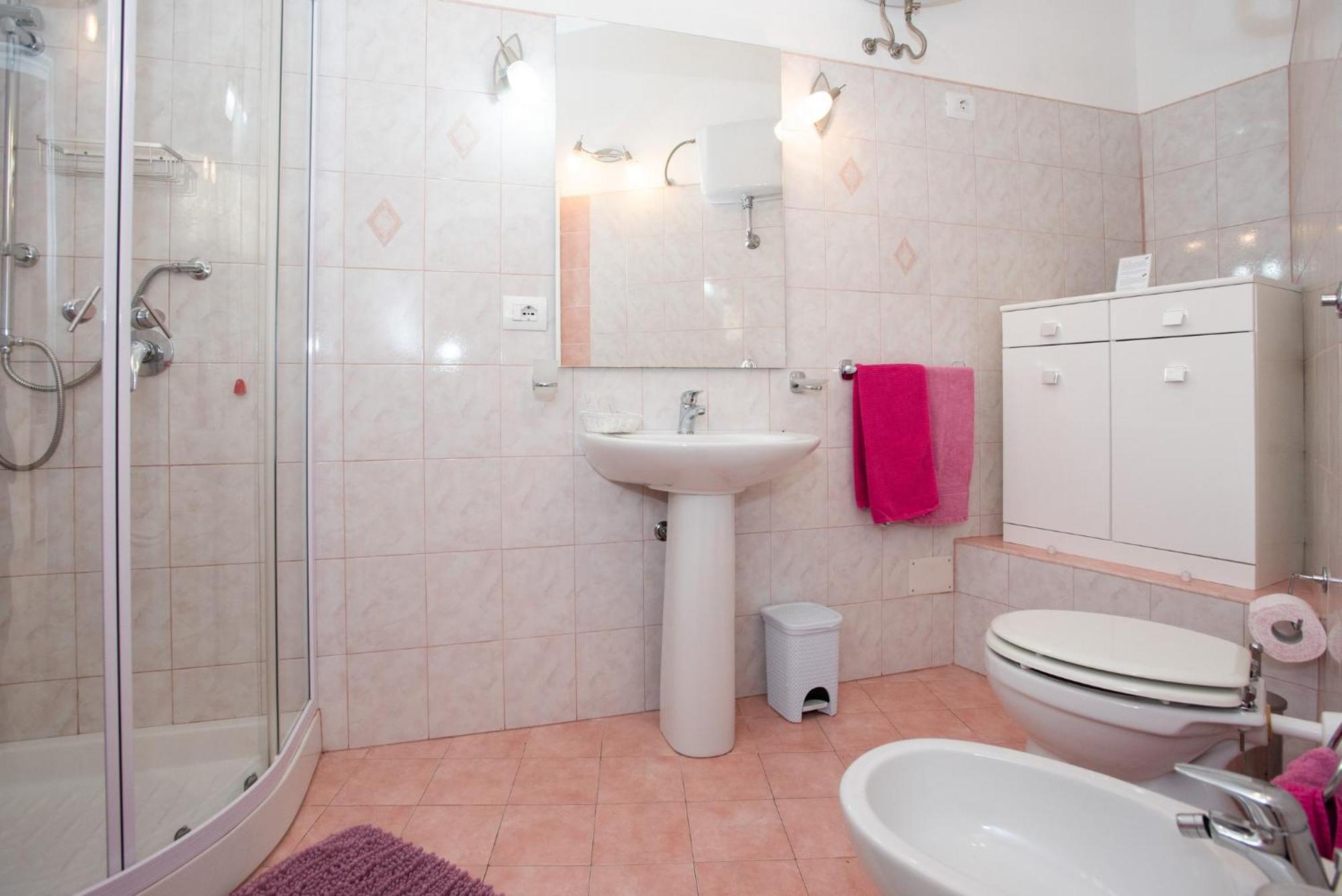 Affittacamere Le Rondini Domus De Maria Buitenkant foto