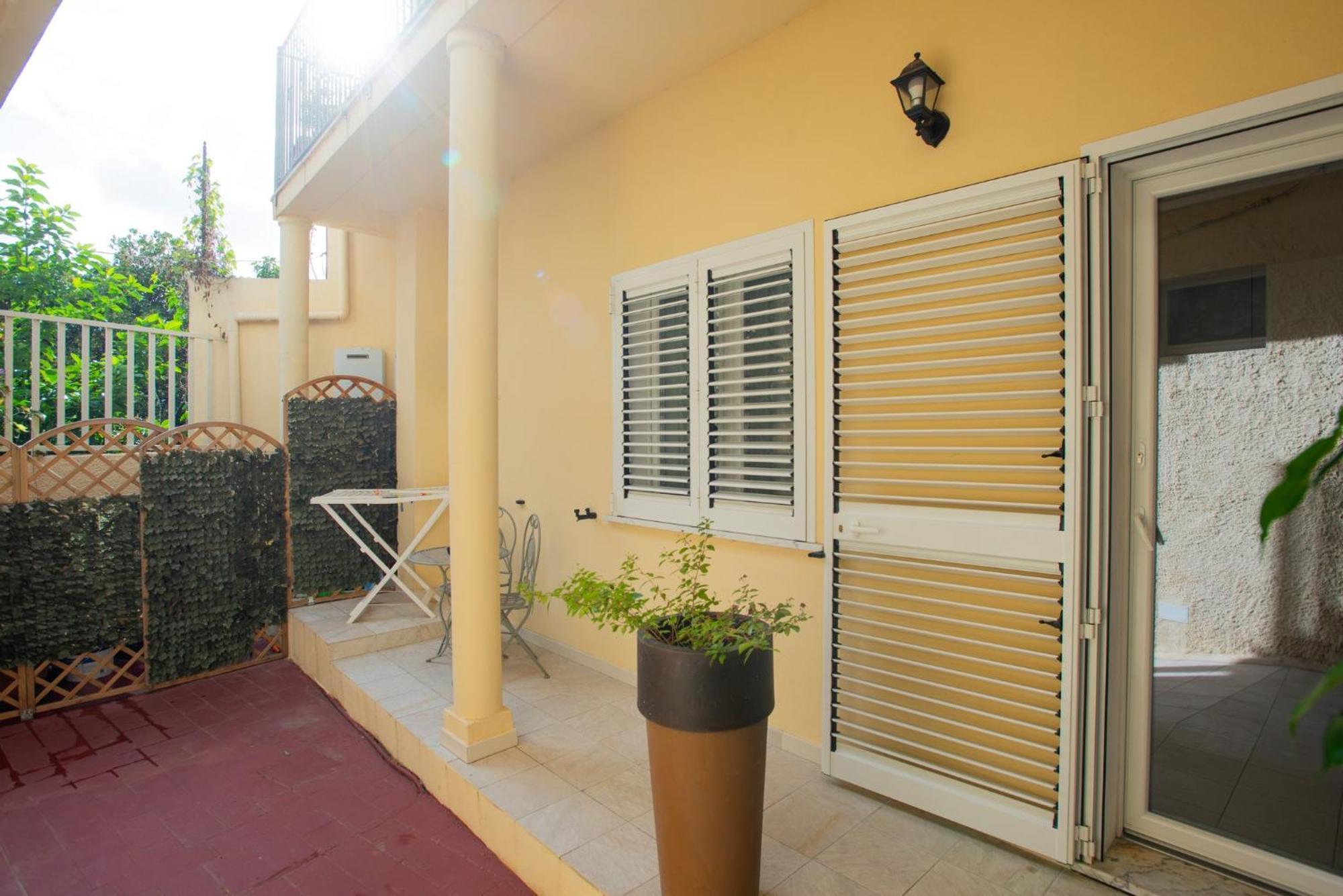 Affittacamere Le Rondini Domus De Maria Buitenkant foto