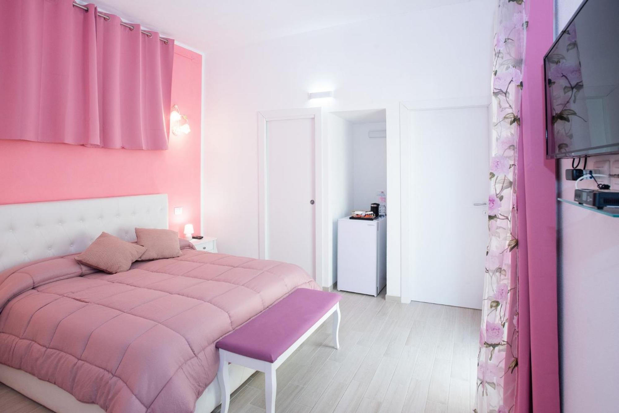 Affittacamere Le Rondini Domus De Maria Buitenkant foto