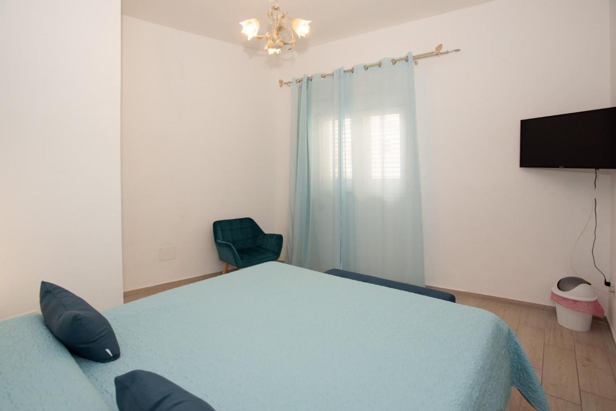 Affittacamere Le Rondini Domus De Maria Buitenkant foto