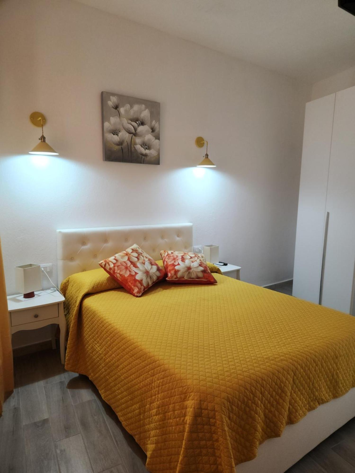 Affittacamere Le Rondini Domus De Maria Buitenkant foto