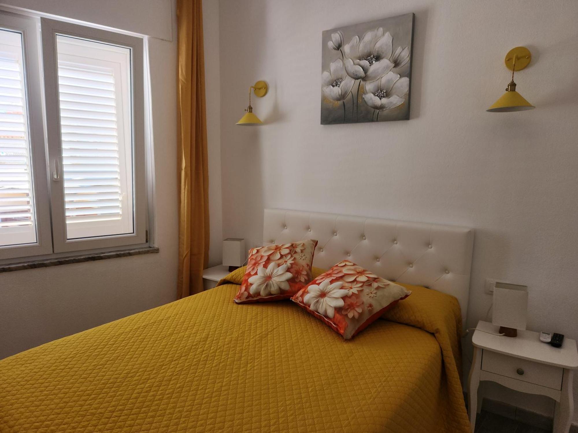 Affittacamere Le Rondini Domus De Maria Buitenkant foto